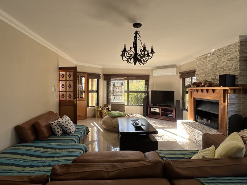 Smart Living Starts Here – Solar, Space & Security Included. - Photo 6