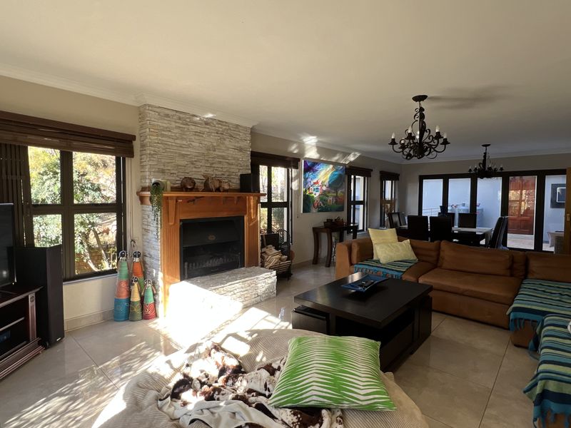 Smart Living Starts Here – Solar, Space & Security Included. - Photo 3