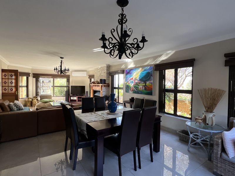 Smart Living Starts Here – Solar, Space & Security Included. - Photo 5