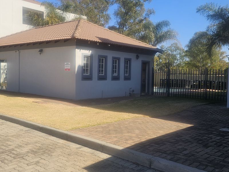 Lifestyle living Apartment in 24/7 security - Photo 2