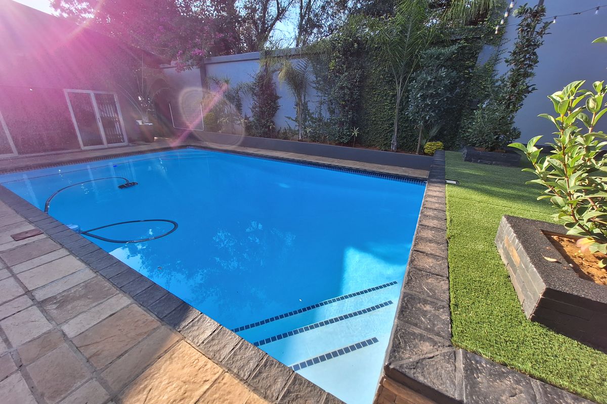 Stunning 5 bedroom home for sale - Photo 3