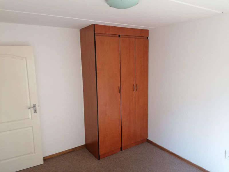 Classy & Spacious Ground Floor 2-Bedroom Flat - Photo 2