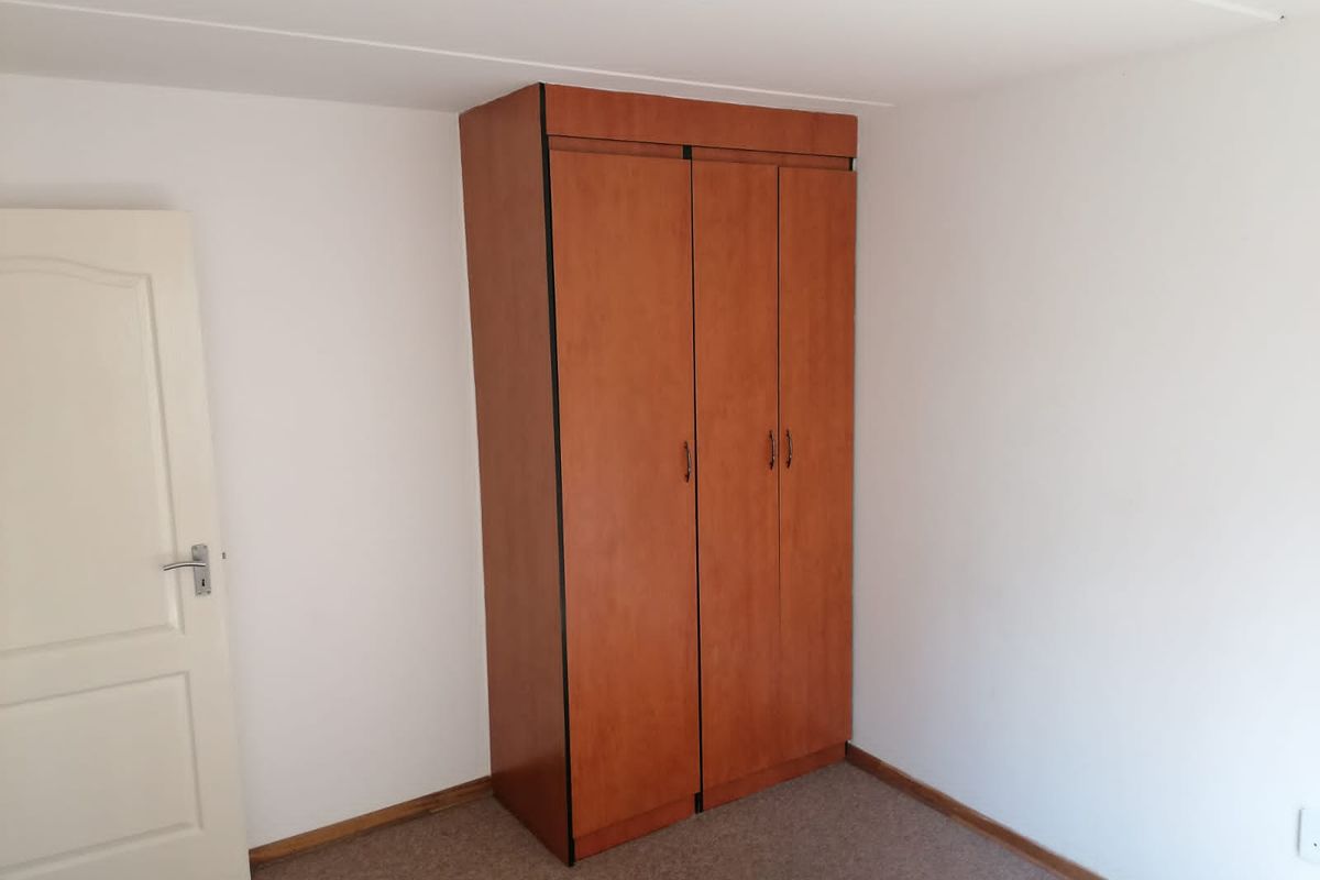 Classy & Spacious Ground Floor 2-Bedroom Flat - Photo 2