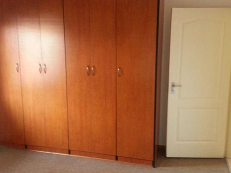 Classy & Spacious Ground Floor 2-Bedroom Flat - Photo 3