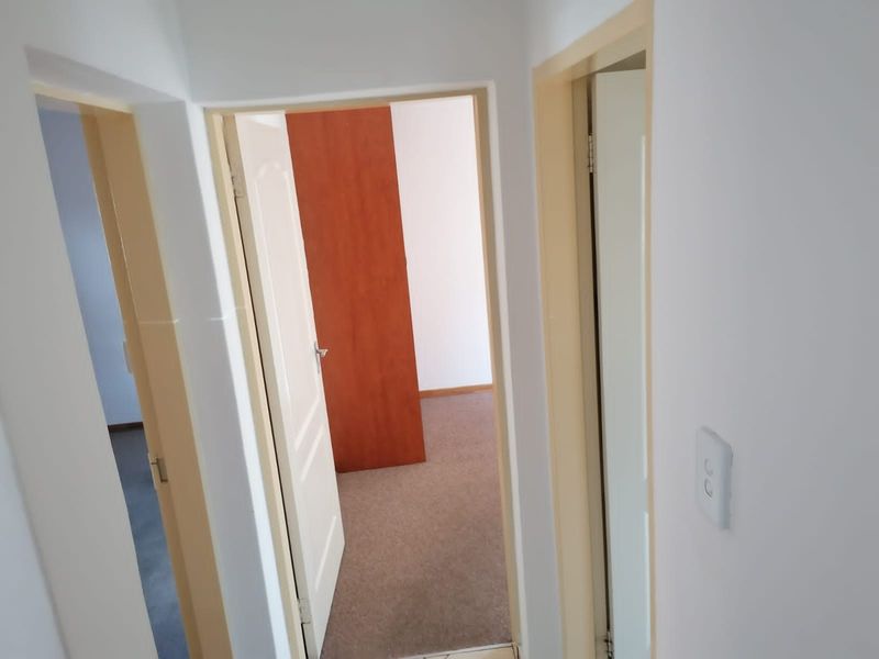 Classy & Spacious Ground Floor 2-Bedroom Flat - Photo 4