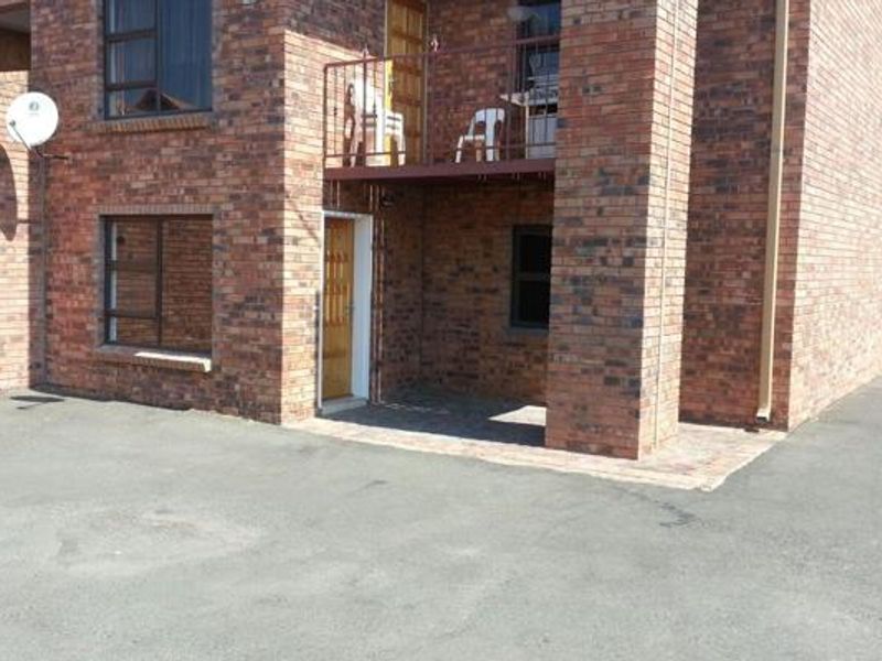 Classy & Spacious Ground Floor 2-Bedroom Flat - Photo 7