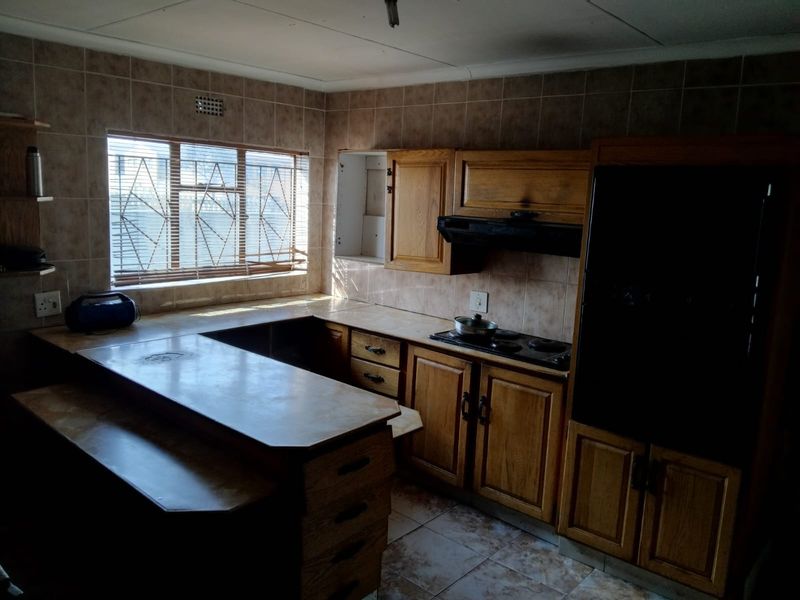 3 BEAUTIFUL BEDROOM HOUSE - Photo 7