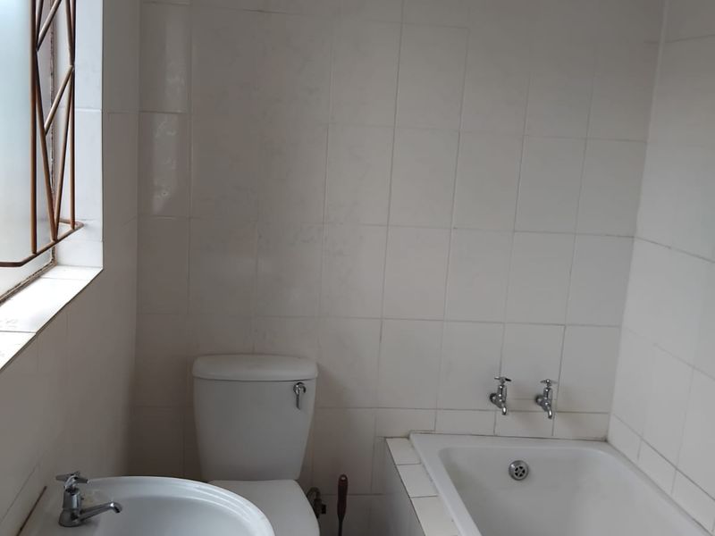 3 BEAUTIFUL BEDROOM HOUSE - Photo 8