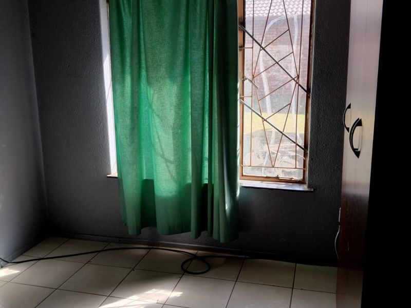 3 BEAUTIFUL BEDROOM HOUSE - Photo 9