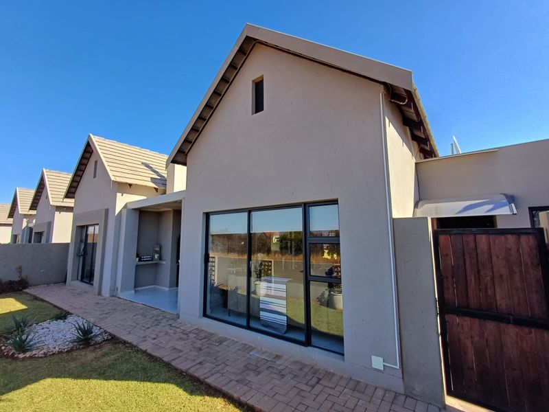 Exclusive Modern Family Residence - Photo 1