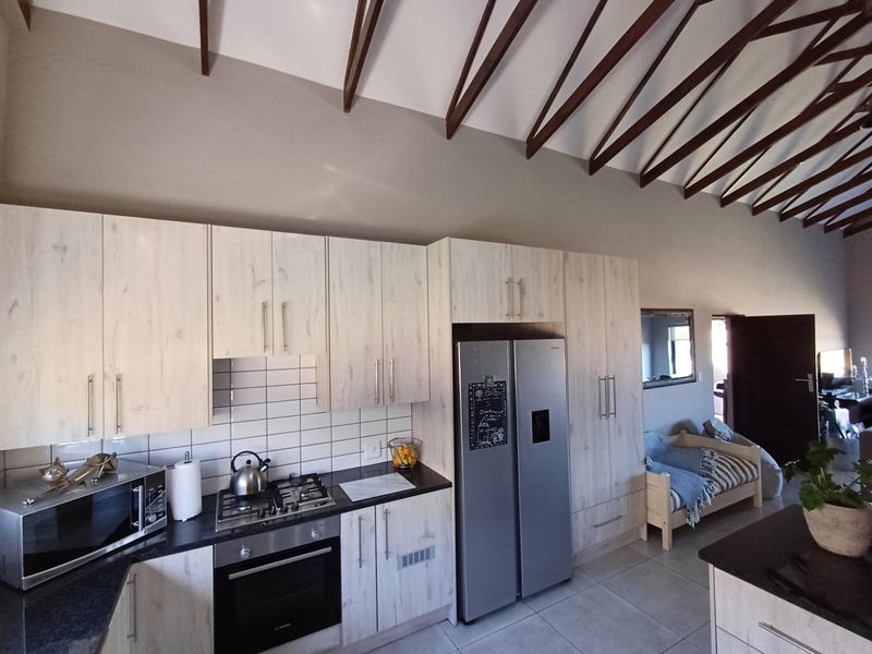 Exclusive Modern Family Residence - Photo 9