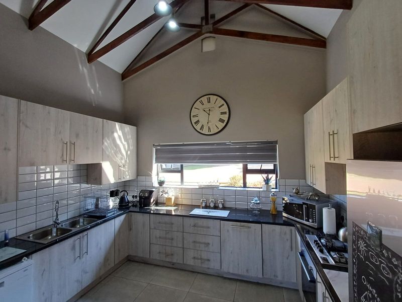 Exclusive Modern Family Residence - Photo 7
