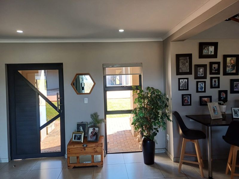 Exclusive Modern Family Residence - Photo 6