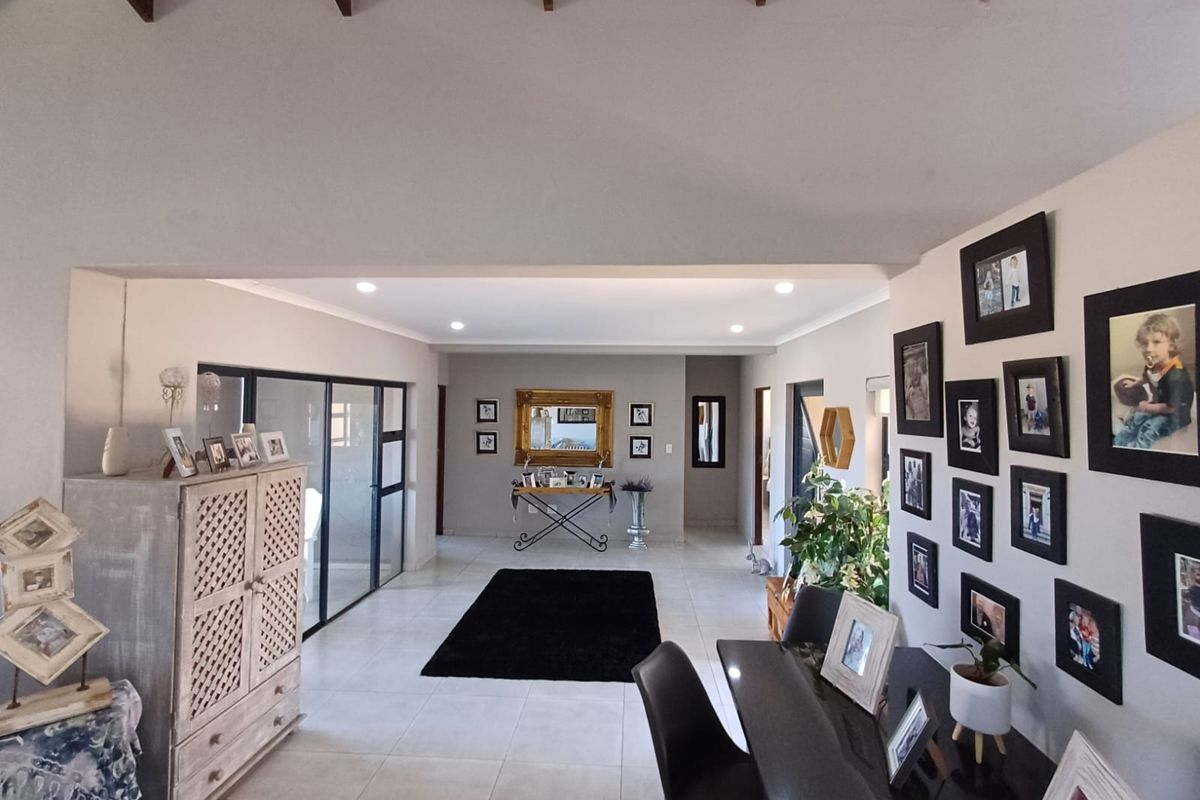Exclusive Modern Family Residence - Photo 3