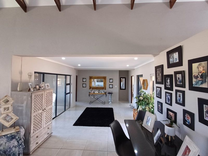 Exclusive Modern Family Residence - Photo 3