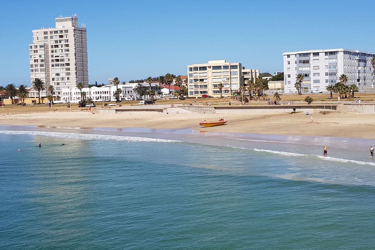 Sea Views To Die For - Prime Position Opposite Hobie Beach - Ideal For The  Ironman - Photo 2