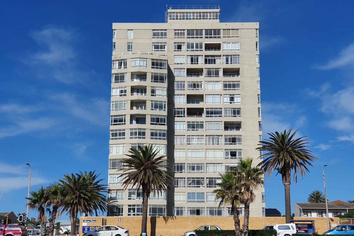 Sea Views To Die For - Prime Position Opposite Hobie Beach - Ideal For The  Ironman - Photo 3