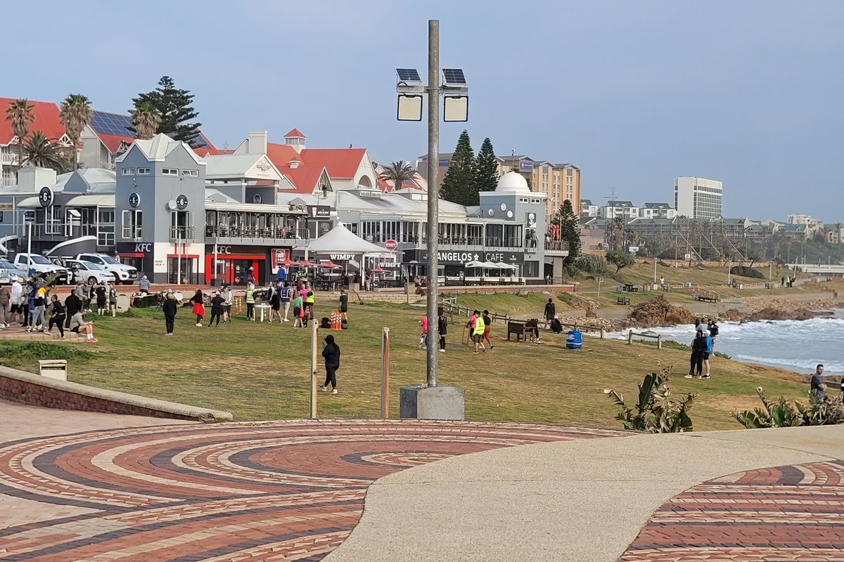 Sea Views To Die For - Prime Position Opposite Hobie Beach - Ideal For The  Ironman - Photo 4