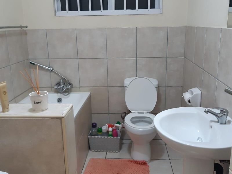 3 Bedroom House - Photo 6