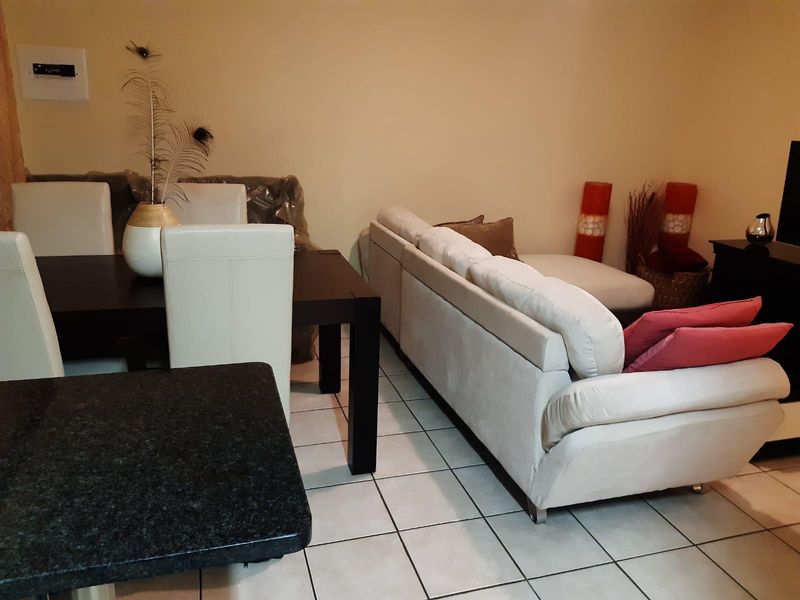 3 Bedroom House - Photo 2