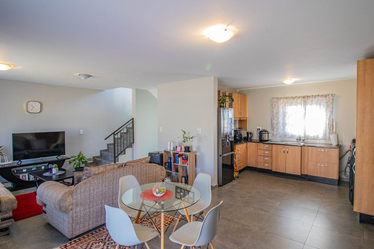 House in Secure Estate - Photo 4