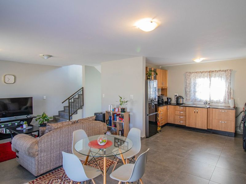 House in Secure Estate - Photo 4