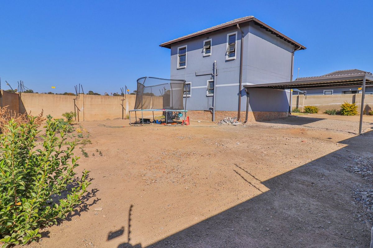 House in Secure Estate - Photo 2