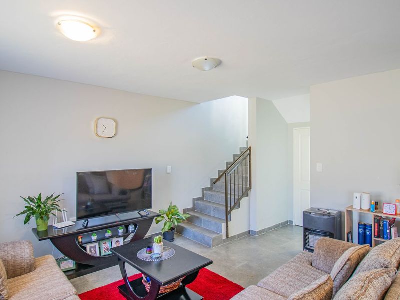 House in Secure Estate - Photo 6