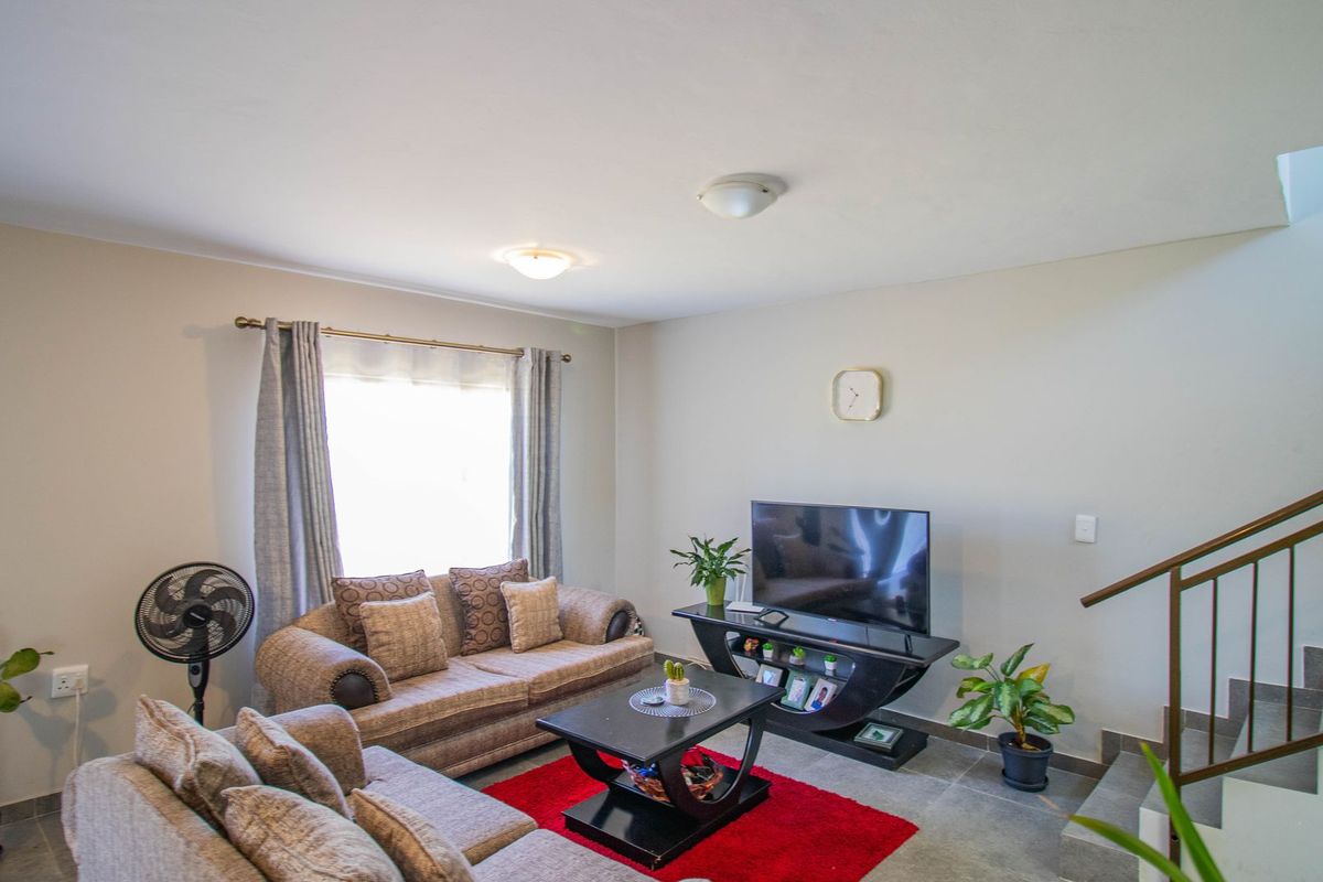 House in Secure Estate - Photo 5