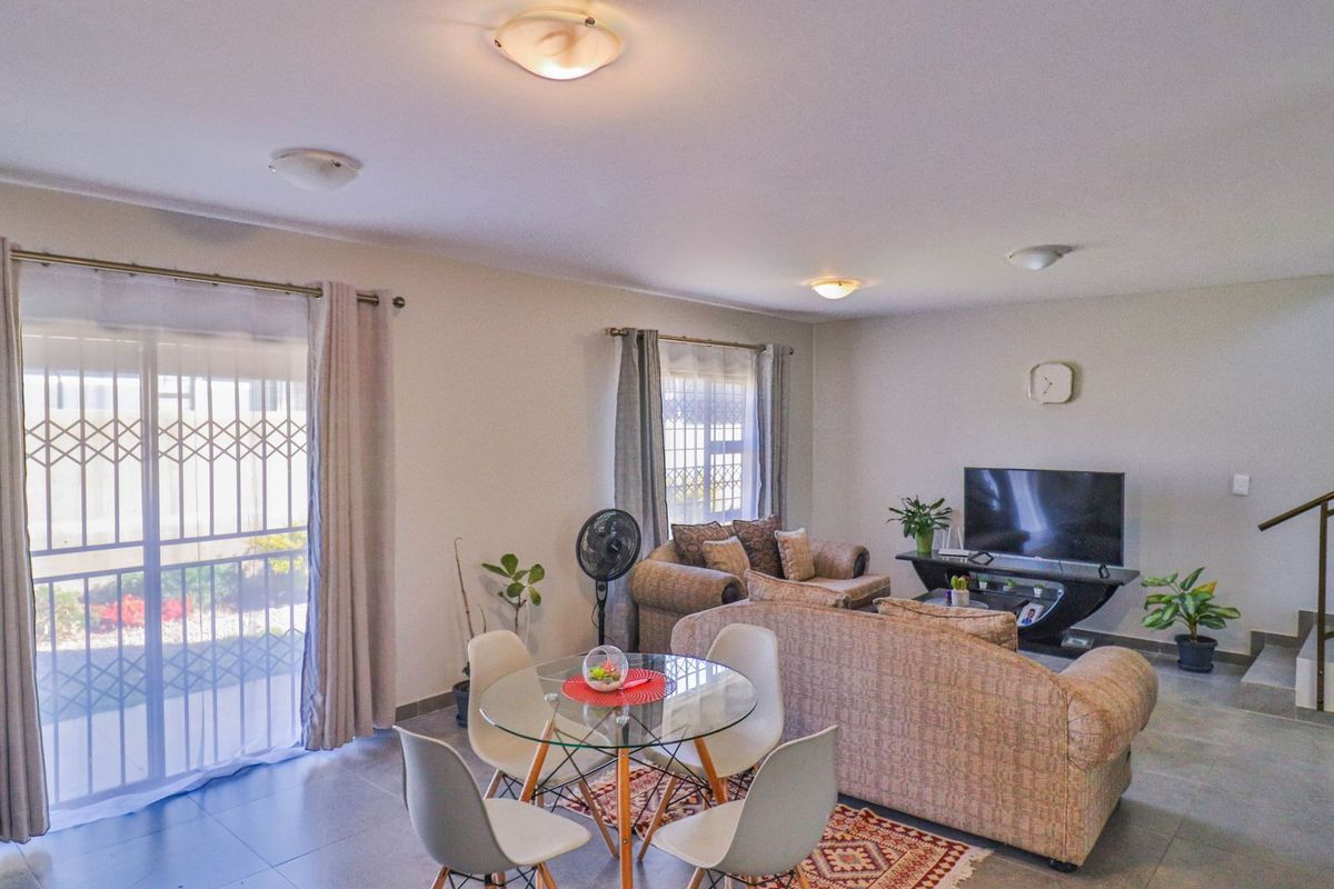 House in Secure Estate - Photo 3