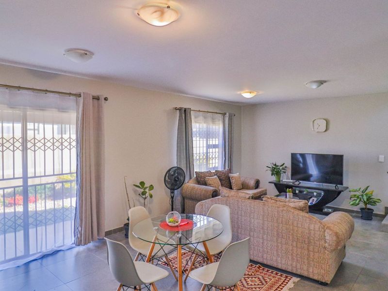 House in Secure Estate - Photo 3