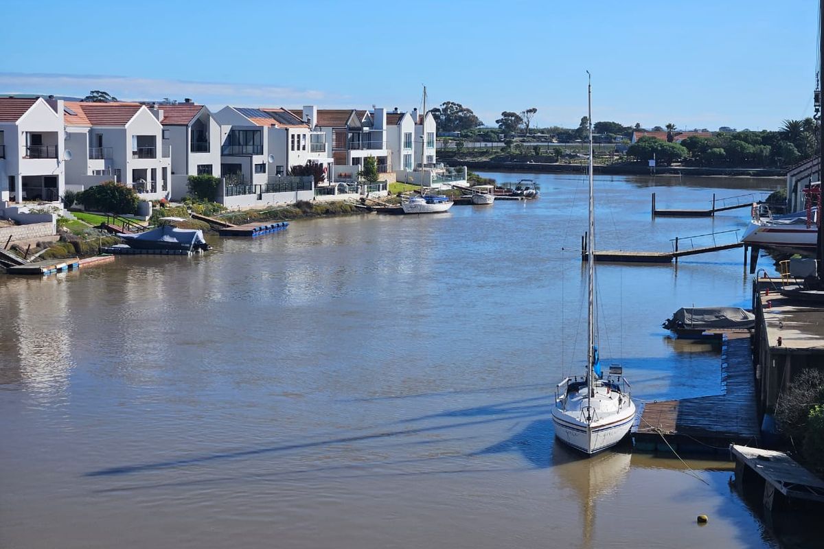 Live Your Waterfront Dream – Prime Marina Stand on Admiral Island - Photo 4