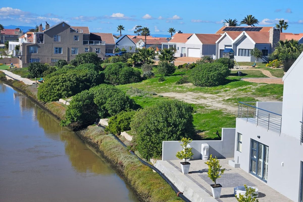 Live Your Waterfront Dream – Prime Marina Stand on Admiral Island - Photo 3