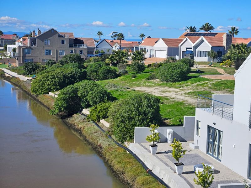 Live Your Waterfront Dream – Prime Marina Stand on Admiral Island - Photo 3