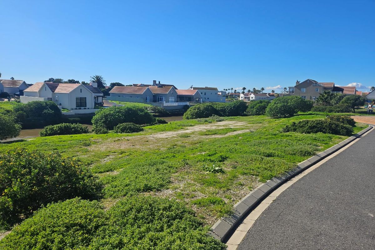 Live Your Waterfront Dream – Prime Marina Stand on Admiral Island - Photo 2