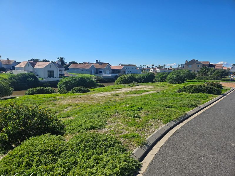 Live Your Waterfront Dream – Prime Marina Stand on Admiral Island - Photo 2