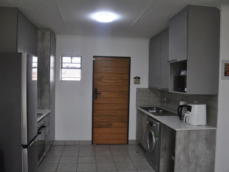 Smart & Secure: 2-Bed Apartment with Backup Power & Biometric Access. - Photo 7