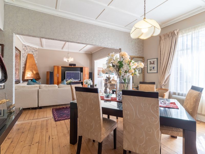 "Luxurious Comfort Meets Elegant Style: Your Dream Home Awaits!" - Photo 7