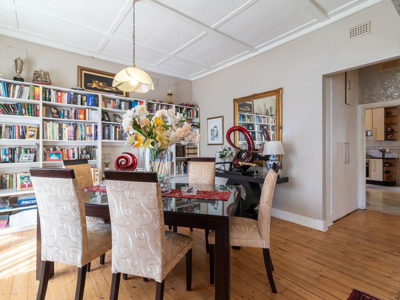 "Luxurious Comfort Meets Elegant Style: Your Dream Home Awaits!" - Photo 6