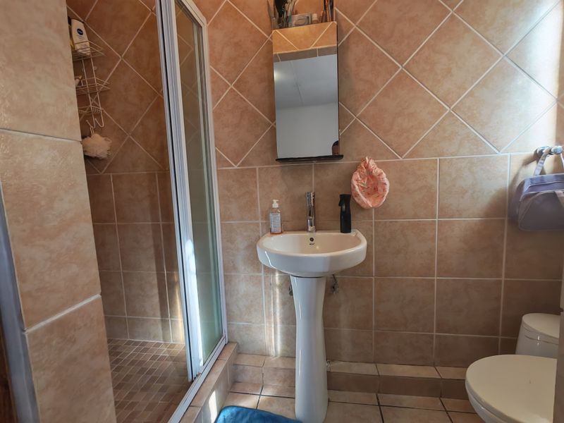 Neat 3-Bedroom Townhouse – Ideal Location, Great Value - Photo 9