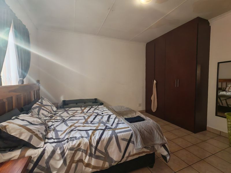 Neat 3-Bedroom Townhouse – Ideal Location, Great Value - Photo 8