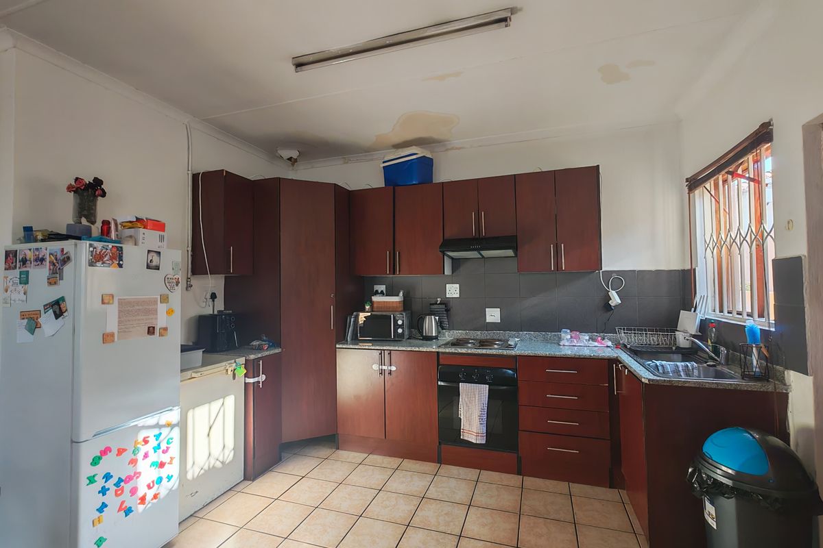 Neat 3-Bedroom Townhouse – Ideal Location, Great Value - Photo 5