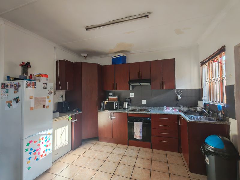 Neat 3-Bedroom Townhouse – Ideal Location, Great Value - Photo 5