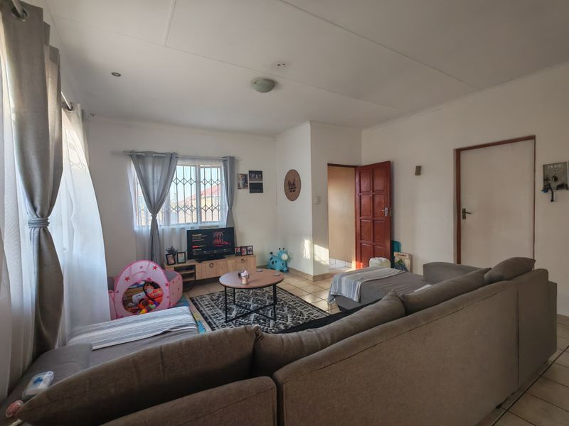 Neat 3-Bedroom Townhouse – Ideal Location, Great Value - Photo 4