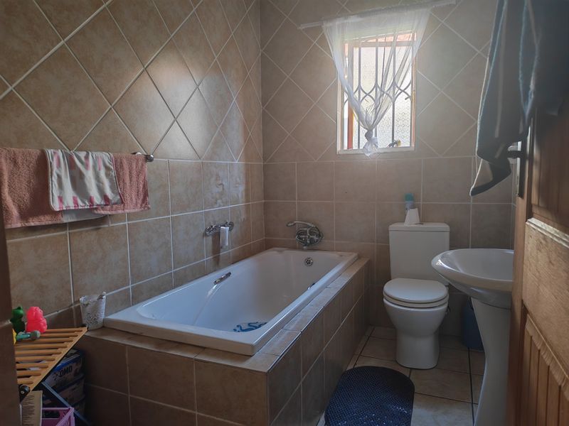 Neat 3-Bedroom Townhouse – Ideal Location, Great Value - Photo 6