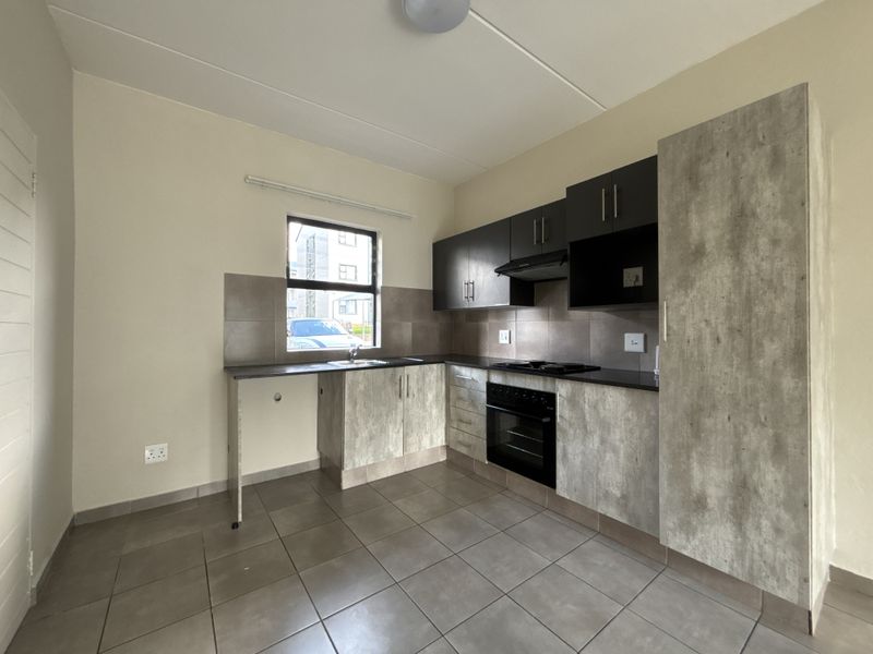Modern Ground Floor Unit in Sought-After Rynfield area - Photo 6