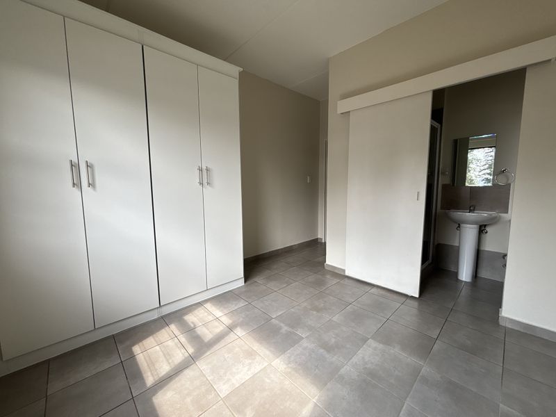 Modern Ground Floor Unit in Sought-After Rynfield area - Photo 10