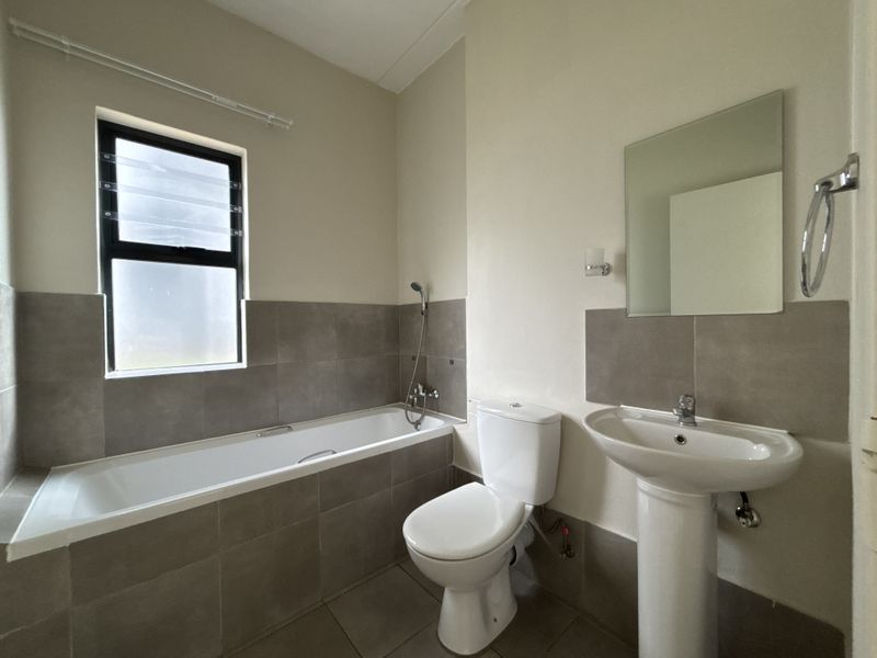 Modern Ground Floor Unit in Sought-After Rynfield area - Photo 9