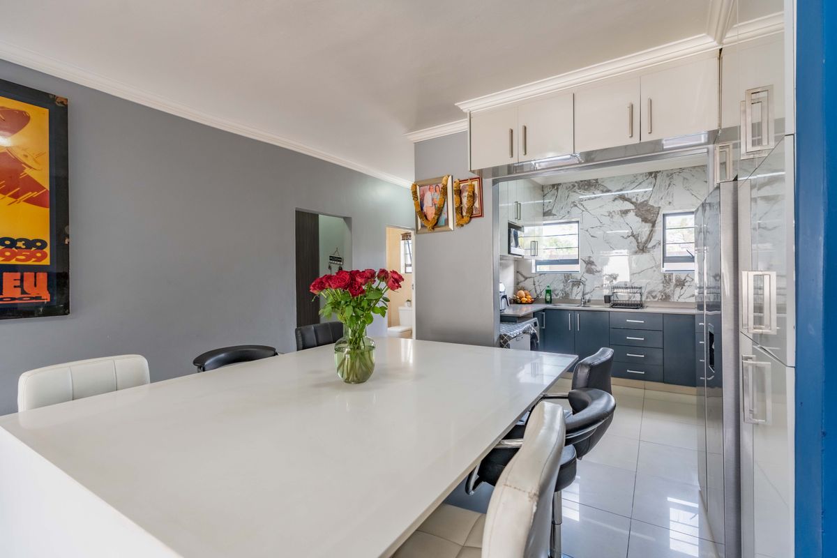 Contemporary Pet-friendly Townhouse in Serene Eco-Estate! - Photo 2