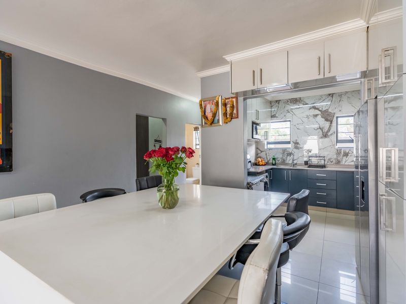 Contemporary Pet-friendly Townhouse in Serene Eco-Estate! - Photo 2